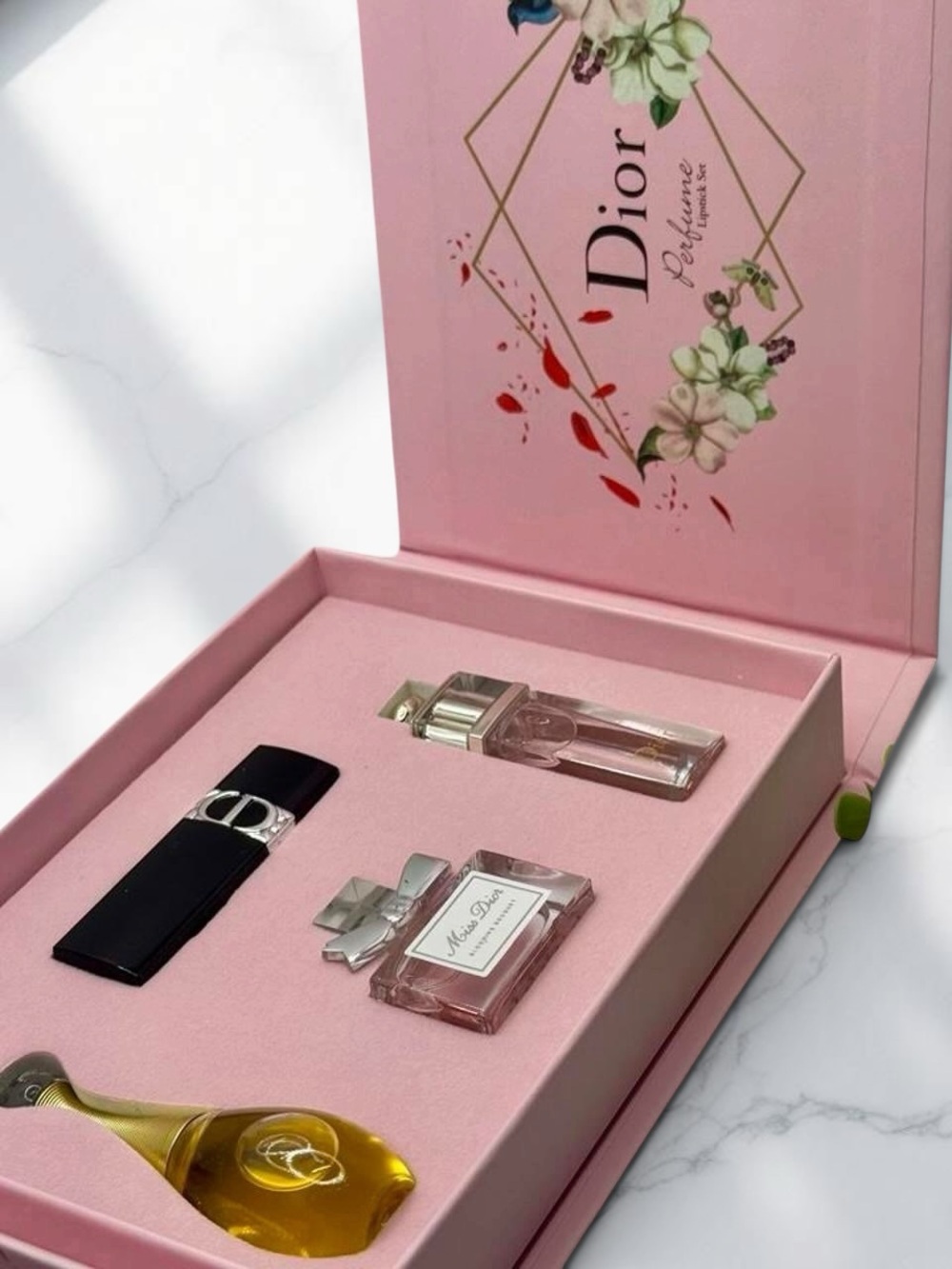 🎀 Dior Mini Perfume Gift Set – 5ml Fragrance Collection + Lipstick 🎀 - Picture 5 of 9